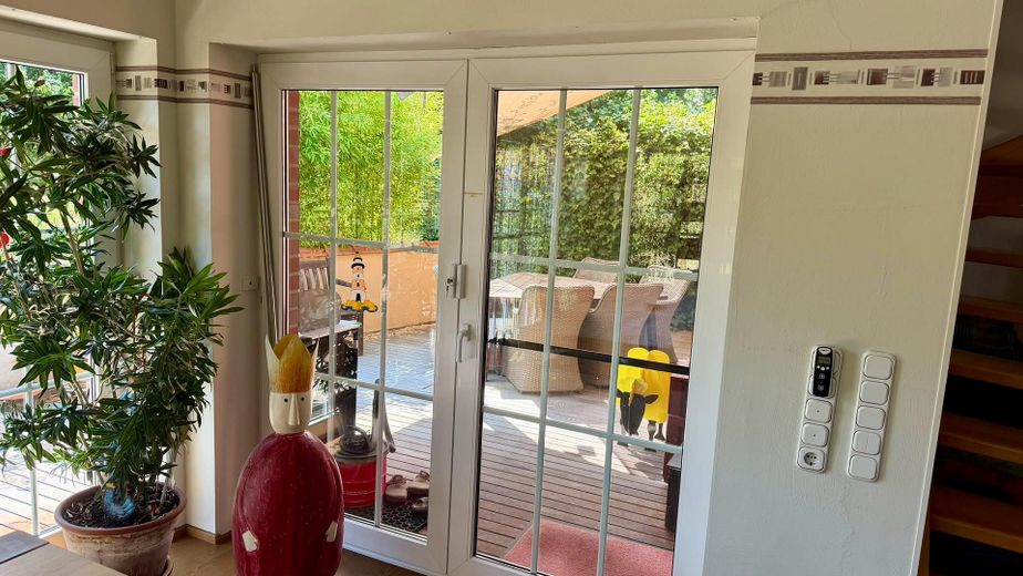 Freistehendes Einfamilienhaus mit Einliegerwohnung – Winterg. Zug. Terrasse/Garten