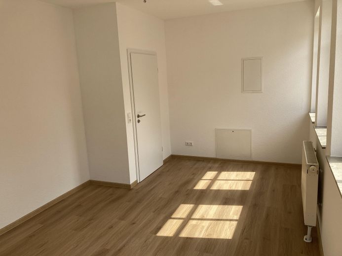 Appartement rénové lumineux de 3,5 pièces au cœur d’Obernburg – Schlafzimmer