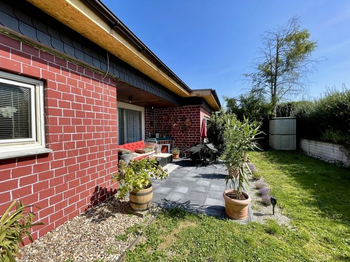Fröndenberg-Frömern: Freistehender Bungalow mit Garage in familienfreundlicher Lage! – Terrassenanlage