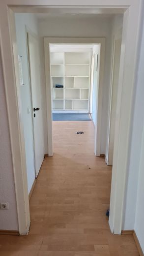 Selten angebotenes Ensemble mit zwei Häusern, Gewerbehalle und großem Grundstück! – Büro Diele
