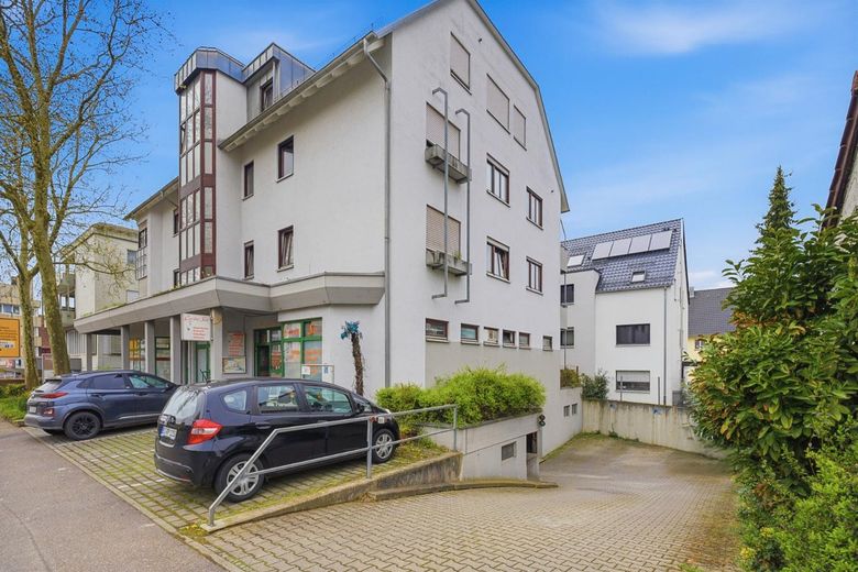 Renovierte 2,5-Zimmer-Wohnung mit Balkon, Einbauküche und Tiefgaragenstellplatz in Ostfildern – Außenansicht