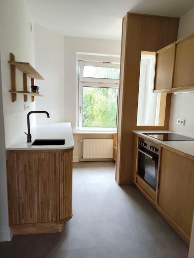 Umfassend renovierte Wohnung im Jugendstilgebäude, provisionsfrei – Küche