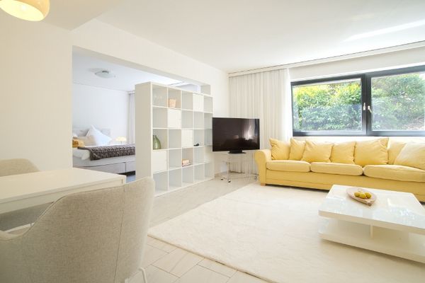 Appartamento confortevole per soggiorni di lavoro, parcheggio direttamente in strada, zona residenziale tranquilla e ottima