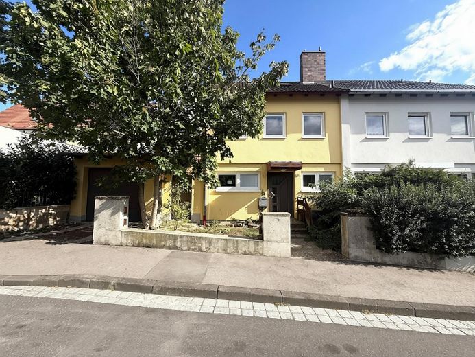 Bonita casa adosada con garaje y jardín * en Schweinfurt – Foto 1