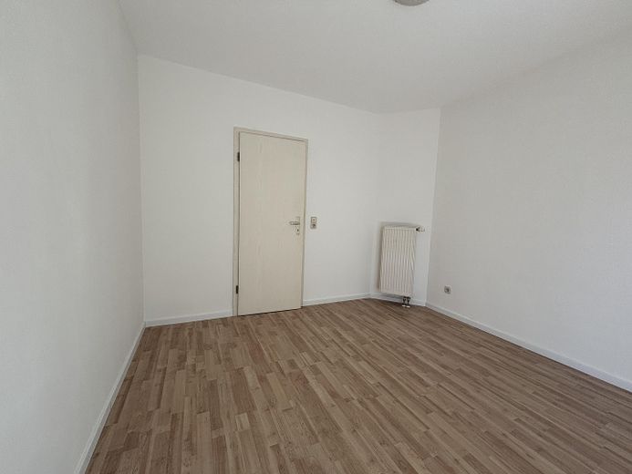 Helle, ruhige, großzügige 2-Zi-Wohnung mit größerem Balkon und PKW-Stellplatz, kleinere Wohneinheit – Schlafzimmer