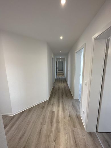 Kernsanierte 8-Zimmer Wohnung - Blick über Pforzheim – Flur