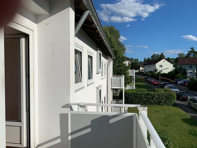 Schöne helle 2,5-Zimmerwohnung mit neuem Tageslichtduschbad und Süd-Westbalkon – Balkon
