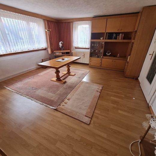 Жилой и коммерческий дом с магазином, амбаром и 3 гаражами — 1.030 м² в центре населённого пункта, без комиссии – OG: Zimmer, andere Richtung