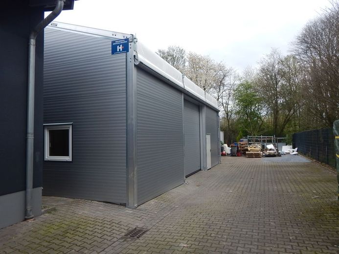 **Erstbezug Lagerhalle mit Strom und Wasser** – Zufahrt