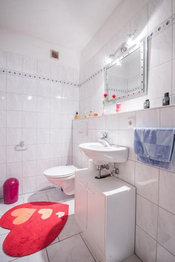 Appartamento di 4 locali senza provvigione a Lörrach-Hauingen – 131 m² vicino al nuovo Dreiland-Klinikum – Gäste-WC