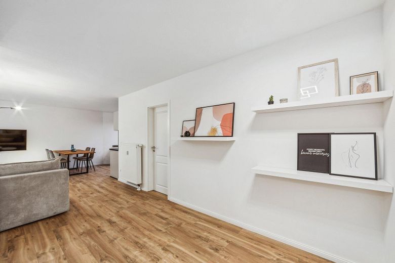 Appartamento esclusivo arredato e ristrutturato, cucina abitabile, balcone e posto auto in garage sotterraneo – Diele