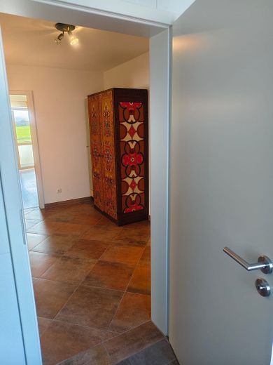 Zentral gelegene 80qm-Wohnung mit großem Sonnenbalkon – Flur