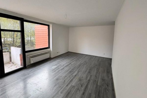 Відремонтована квартира з балконом, садом і підземним гаражем безпосередньо біля парку замку Штрюнкеде