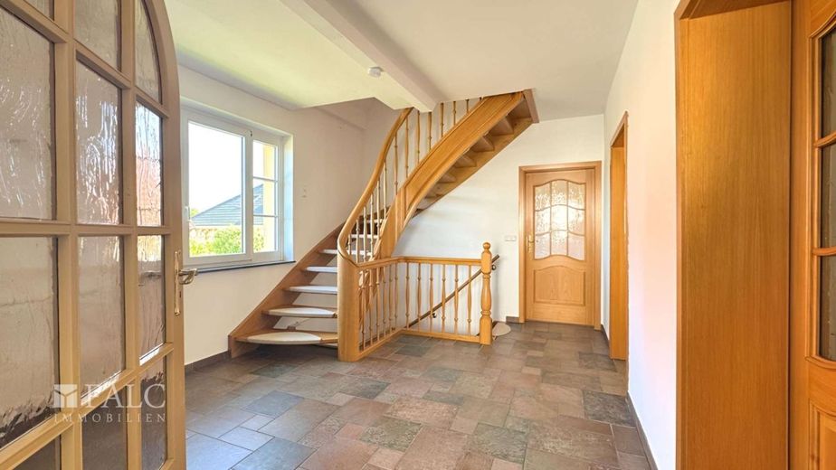 ***Ihr neues Zuhause - Einfamilienhaus mit Kamin, Sauna &amp; schönen Gartenbereich*** – Flur EG