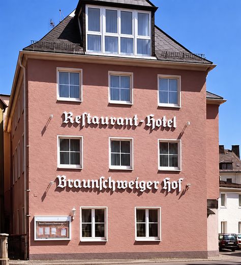 1- 2 Zimmer-Appartements - voll möbliert – Fronansicht Haupthaus
