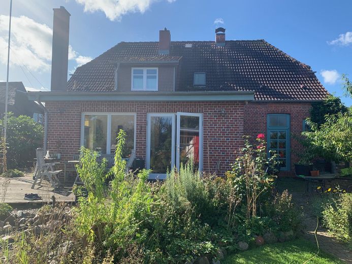 Nordansicht mit Anbau