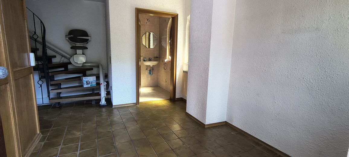 Bliźniak w Olching, ok. 283 m² pow. działki, ok. 155 m² pow. mieszkalnej, w najlepszej lokalizacji, bez prowizji, od osoby prywatnej – Eingangsbereich Flur /Gäste-WC