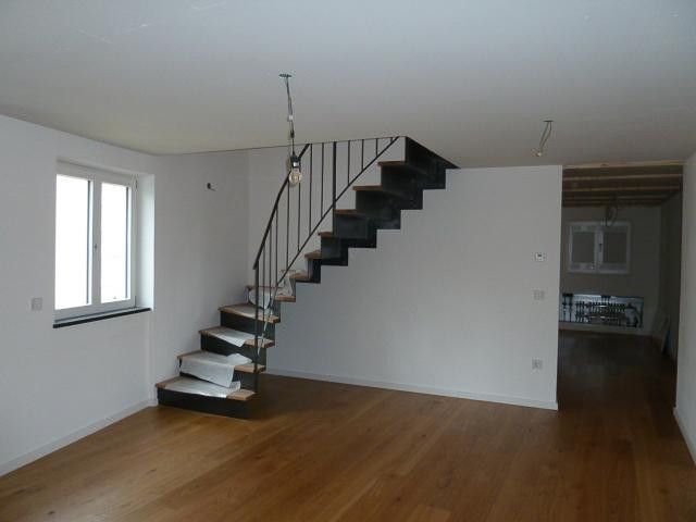 Special 5-room penthouse apartment with balcony in the old town of Bad Tölz – Treppe zum Obergeschoß