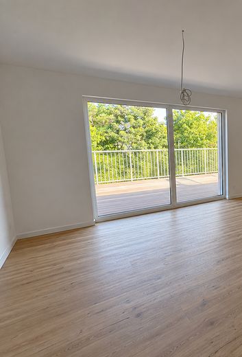 Erstbezug nach Kernsanierung  - 54 qm indiv. Wg. mit sep. Eingang und großer Terrasse – Wohnraum