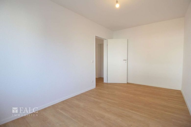 Sanierte Wohnung mit großem Wohnzimmer! – Schlafzimmer III
