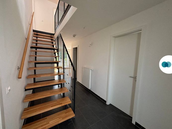 Après rénovation : suffisamment d’espace pour votre famille ! - Grande maison mitoyenne en bout de rangée à Käfertal – Flur EG