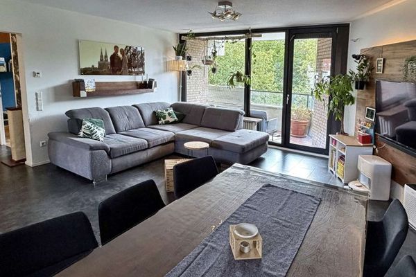 Ideal para familias y renovado: 3 habitaciones, 102 m² con 2 baños y 2 balcones en Köln-Westhoven