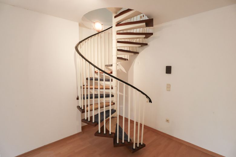 Maisonette-Perle in Stadtvilla – Wendeltreppe Sclafzimmer UG