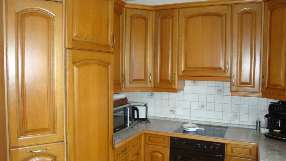 2 FAM-Haus, Heiligenhafen gute Lage, Niedrigenergie, grundsaniert, gehobene Ausstattung – EG Einbaukühe