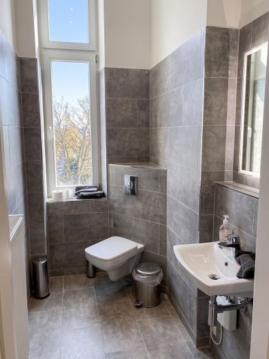 Emplacement représentatif : 90 m² rénovés dans un emplacement absolument privilégié d’Osnabrück-Weststadt/Wüste ! – Badezimmer