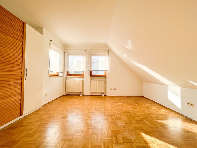 Attraktives Wohnen in Fürth-Vach: Gepflegtes Einfamilienhaus mit separater Einliegerwohnung – OG_Schlafzimmer_3