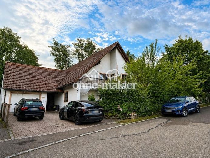 Großzügiges Familienanwesen mit Einliegerwohnung, 225 m² Wohnfläche und besonderem Flair – Photo 1