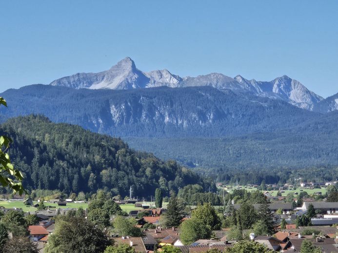Wohnen mit Bergkulisse – massiv gebaut, für immer daheim – 2 Blick zum Daniel in Österr.