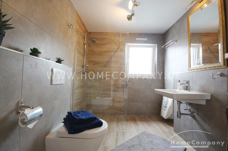 Lichtdurchflutete Designwohnung mit Balkon – 1b445b05a94da1ec8e70dcab1a8a00f7e0e60025.jpg