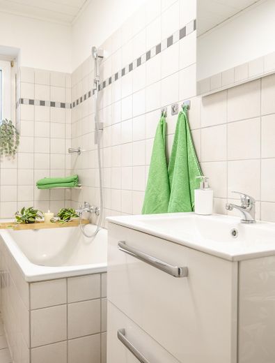 Attraktives Apartment in Oberhausen – zentrale Lage mit vielseitigem Vermietungspotenzial – Badezimmer