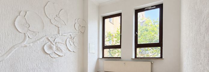 Balkonlu 6 odalı daire – Paylaşımlı eve uygun! – En iyi konumda cazibeli eski yapı!