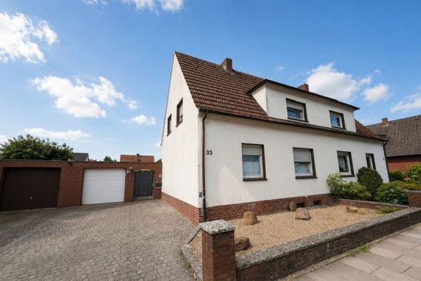 Doppelhaushälfte mit Garage in beliebter Lage