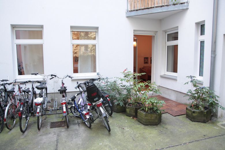 Helmholtzkiez, bezugsfei: helle 2-Zimmer-Wohnung im Prenzlauer Berg, nahe Mauerpark – Ansicht Wohnung Hinterhof