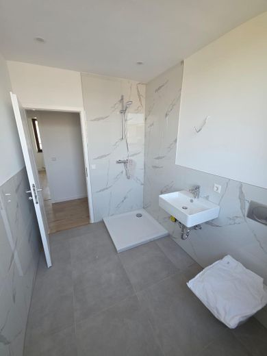 Sanierte 3-Zimmer Penthousewohnung in Neckarsulm – Bad - Bild 2