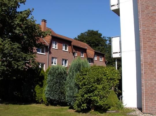Helle 3,5-Zimmerwohnung mit komplett saniertem Badewannebad mit Fenster und sonnigem SÜD-WEST-Balkon