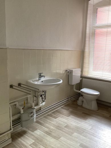 2-Zimmer Altbauwohnung an der Leibnitz Uni und Welfengarten / inklusive Küche – WC