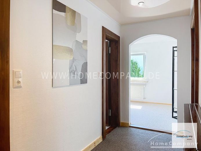 Appartement de 3 pièces lumineux et agréablement meublé avec terrasse sur le toit – 67443ca38e155e1d9995a81108f572f5f4570539.jpg
