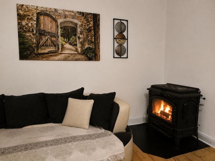 Elegante casa bifamiliare ristrutturata con terreno edificabile urbanizzato a Diemelsee-Adorf – Kamin EG