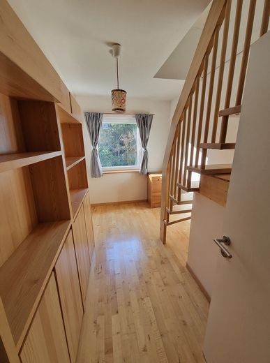 saniertes Reihenhaus nähe Hochkamp – 1/2 Zimmer und TReppe ins Dach