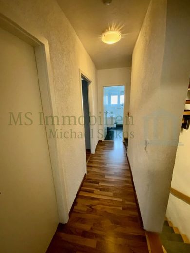 *** Charmantes Einfamilienhaus in Lampertheim-Neuschloß *** – OG Flur