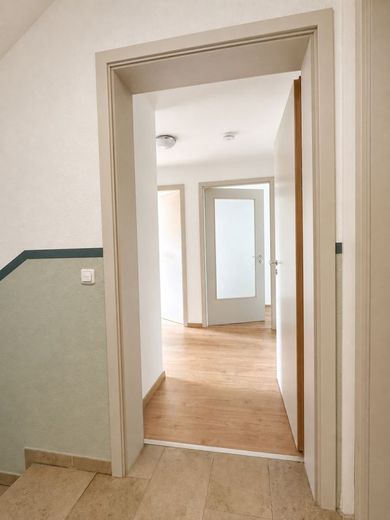 Aufgepasst! Sanierte 2-Raumwohnung mit Balkon in der Mansfelder Straße! – Wohnungseingang
