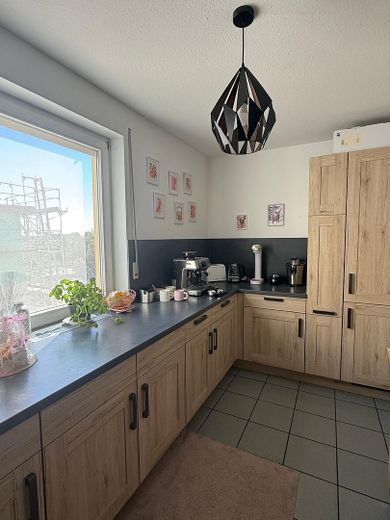 Luminoso, muy luminoso piso de 3 habitaciones, incl. cocina equipada, plaza de aparcamiento en garaje subterráneo, balcón y trastero – Küche
