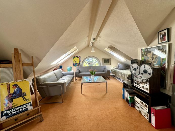 Villa mit Gutshauscharakter auf 3500m²-unverbaubarer Seeblick in Kieler Stadtrandlage – Wohn-,Schlaf-,Arbeitszimmer DG