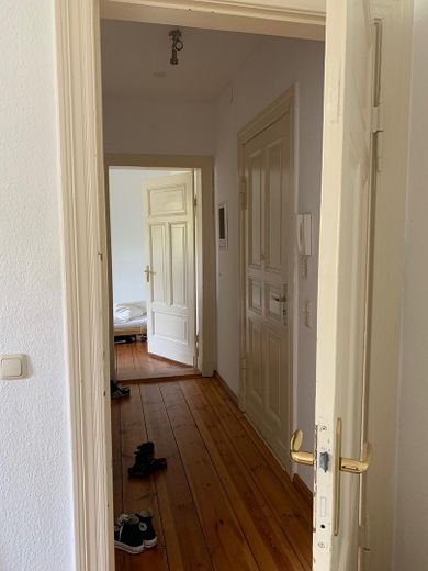 Schöne 2-Zimmer-Wohnung mit Balkon in guter Lage – Flur