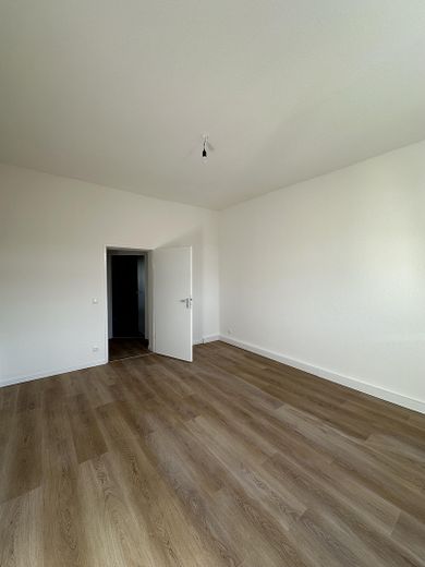Frisch renovierte 4-Zimmer Wohnung in Essen-Frohnhausen – Schlafzimmer_2.2