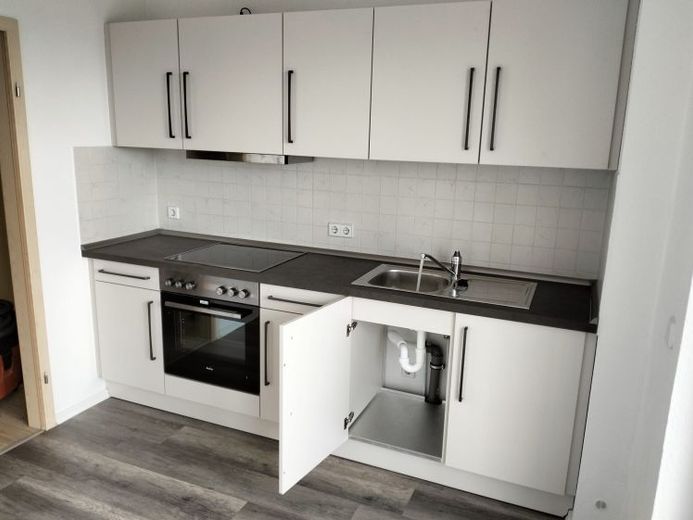 Mieter ab 1.10. gesucht / Zzgl. EBK *** - 1. OG - Balkon - Bad mit Dusche – Foto 1